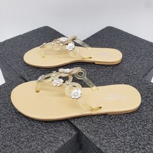 Simply Vera Vera Wang Shoes 5-6 Small Cream Nude Light Brown Thong Sandals